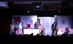 İnegöl'de “Kadın Sığınağı” sahnede sezonu kapattı