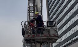 Bursa'da dış cephede korku dolu anlar: Asansör arızası mahsur bıraktı