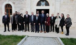 AK Parti İstanbul Milletvekilleri, cuma günleri sahaya inerek vatandaşlarla buluşuyor