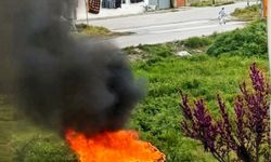 Boş arsada yakılan koltuklar paniğe yol açtı