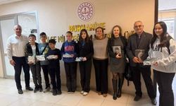 Burhaniye'de başarılı öğrenciler ödüllendirildi