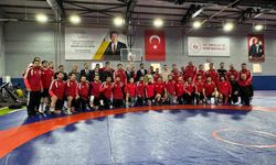 İstanbul Vali Davut Gül, milli güreşçileri ziyaret etti