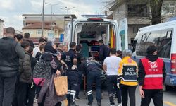 Yolun karşı tarafına geçmeye çalışan 9 yaşındaki çocuğa otomobil çarptı