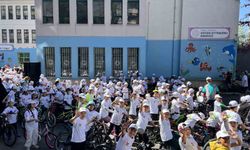 Zeytinburnu'nda 'Mektepten Meclise Pedal' bisiklet turu renkli görüntülere sahne oldu