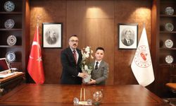 İnegöl Kaymakamı Eren Arslan koltuğunu miniğe devretti