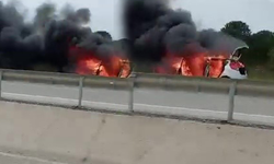 Bursa Karacabey'de seyir halindeki otomobil alev aldı