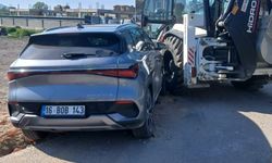 Bursa İnegöl'de cip iş makinesine daldı