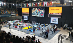 İzmitli robotik takımlar, Turknet'in teknoloji altyapısıyla FRC'de yarıştı