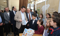 Başkan Erkan Aydın Bursa 23. Kitap Fuarı’nda çocuk yazarlarla buluştu