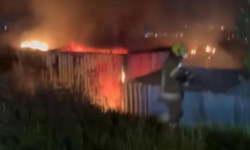 Bursa Nilüfer'de gece yarısı konteynır alevlere teslim oldu