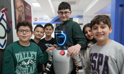 Türkiye’nin nüfusa kaydedilen ilk robotu şimdi de işe başladı