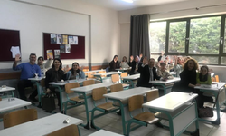 Bursa'da okulda veliler çocuklarıyla sınava girdi...