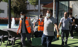 Kötü kokudan şüphelenerek baktıkları reklam panosundan c*set çıktı