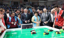 Başkan Büyükakın ve Kocaelisporlu futbolcular "robot futbolu" oynadı