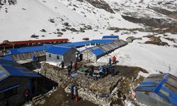 Everest'e çıkan dağcılara karbonat vererek milyonluk dolandırıcılık ağı kurdular