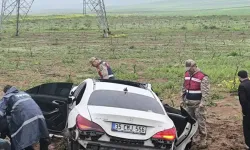 Otomobil ile kamyonet çarpıştı: 2 ölü, 3 ağır yaralı