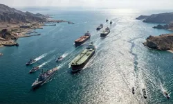 İran ateşkesin ardından Hürmüz Boğazı'nı geçişlere açıyor