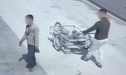 Bursa İnegöl'de hırsızlar işyerini böyle soydu...  Hırsızlık anları 19 dakika sürdü