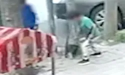 İki çocuk önce kediyi bıçakladı, sonra esnafı tehdit etti!
