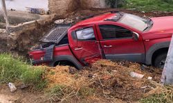 Bursa İnegöl'de kamyonet gübre çukuruna düştü!