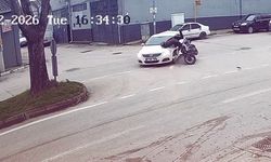 Bursa Osmangazi'de otomobil motosikletle çarpıştı: 1 yaralı
