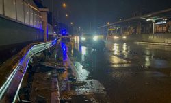 Bursa Osmangazi'de kaza yaptı, motor yerinden çıktı: 1’i ağır 2 yaralı