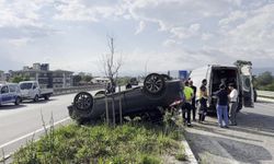 Bursa İznik'te kontrolden çıkan otomobil takla attı