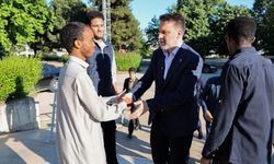 Şahin Biba, bayram sabahı öğrencilerle buluştu