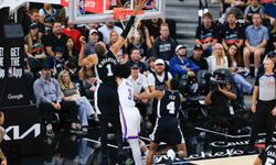 San Antonio Spurs, seriyi son maça taşıdı