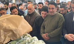Kızını ameliyat masasında kaybeden babanın tabuttaki evladına son bakışı