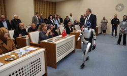 Nüfusa kayıtlı robot mecliste: Heyecanlı anlar