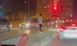 Bursa Yıldırım'da ters şeride giren hafif ticari araç trafiği tehlikeye attı
