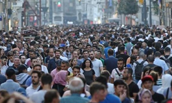 Anketlerde AK Parti ile CHP arasındaki makas açılıyor