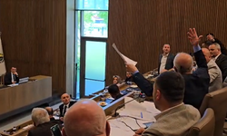 İnegöl meclisinde gergin anlar...  AK Parti ile CHP'liler arasında rapor tartışması