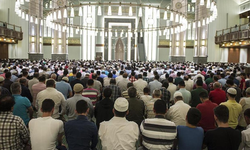 Cuma hutbesinde bir ilk: İmamlardan sanal alem uyarısı
