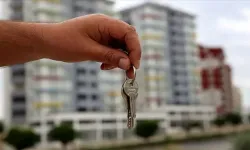 Yedek anahtarla kiracının evine giren mülk sahibi yandı