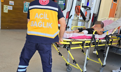 Bursa İnegöl'de aracın camına tutunan çocuk yere düştü
