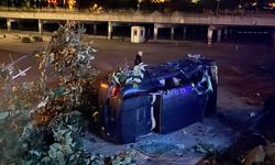 Bursa'da sıkıştırılan otomobil takla attı: 4 yaralı, sürücü firarda