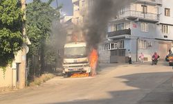 Bursa'da park halindeki kamyon alev alev yandı
