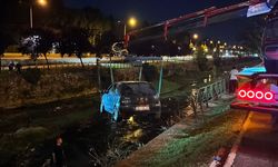 Bursa'da makas atan otomobille birlikte iki araç dereye uçtu: 6 yaralı
