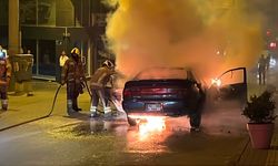Bursa Osmangazi'de seyir halindeki araç alevlere teslim oldu