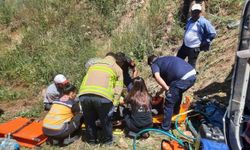 Balıkesir'de kamyon kazasında sürücü itfaiye ekiplerince kurtarıldı