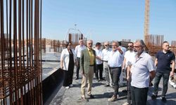 Çayırova Devlet Hastanesi'nde 200 yataklı, deprem izolatörlü inşaatta kaba yapının yarısına yaklaşıldı