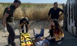 Tekirdağ'da moloz yüklü kamyon devrildi