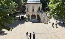 Bursa Kozahan'da masa ve sandalyeler yeniden toplatıldı