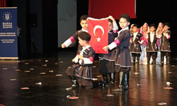 Minikler yıl sonu gösterisinde hünerlerini sergiledi