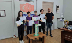 Ortaokul öğrencilerinden nefes aldıran proje; hava kirliliğine çözüm sokak lambası