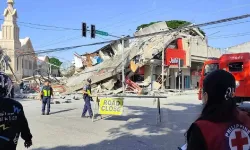 7,8 büyüklüğünde deprem: Tsunami uyarısı yapıldı