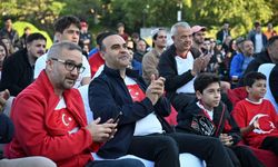 Bakan Kacır milli maç heyecanını Boğaziçi Üniversitesi’nde yaşadı