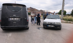 İnegöl'de minibüs ile otomobil çarpıştı!